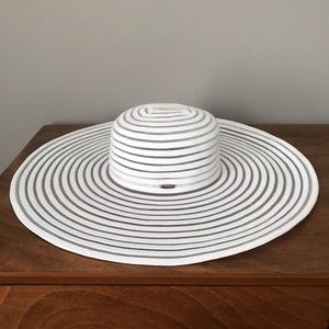 Large-Brimmed White Hat